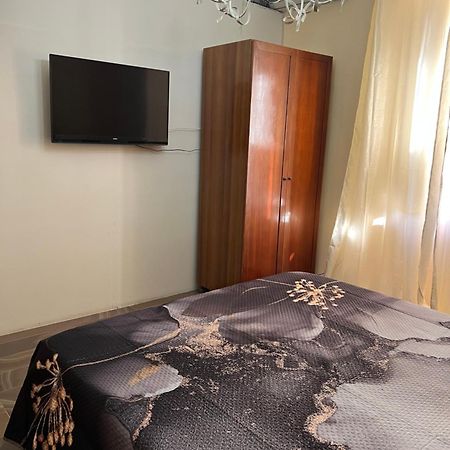 Room Station Giulia Napels Buitenkant foto
